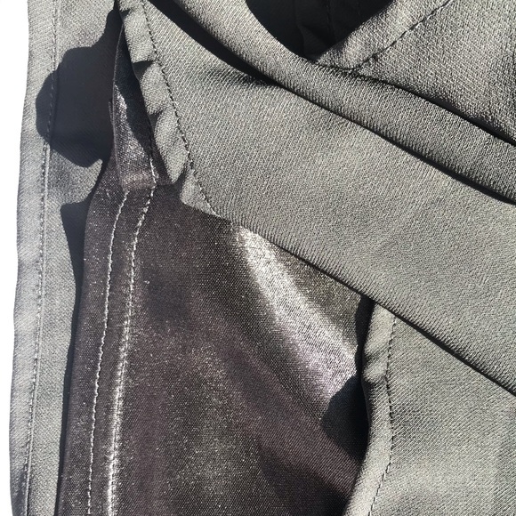 Black flowy cold shoulder tank - Picture 9 of 9